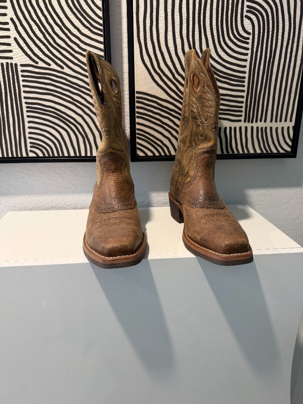 MAN Cowboy Boot ARIAT 9.5D in brown color